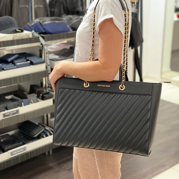 Michael Kors Large EW Tote Bag Black - Picture 12 of 13